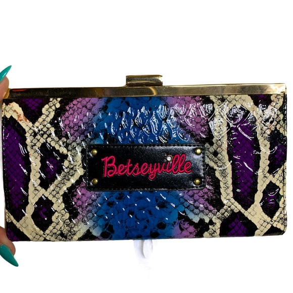 Betsey Johnson Handbags - Betsey Johnson clutch wallet Betseyville